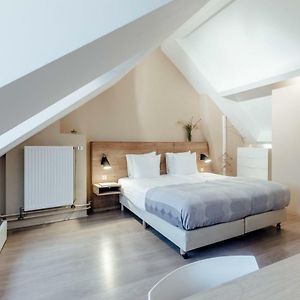 Kamer met een King Size Bed op de Dak
